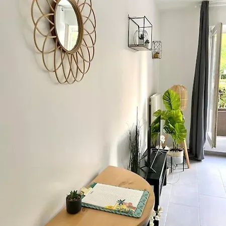 Le Cosy Studio Proche Paris Avec Parking & Terrasse Apartment Evry-Courcouronnes