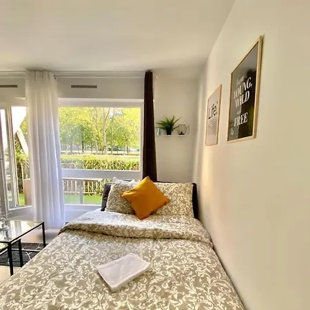 Le Cosy Studio Proche Paris Avec Parking & Terrasse * Evry-Courcouronnes